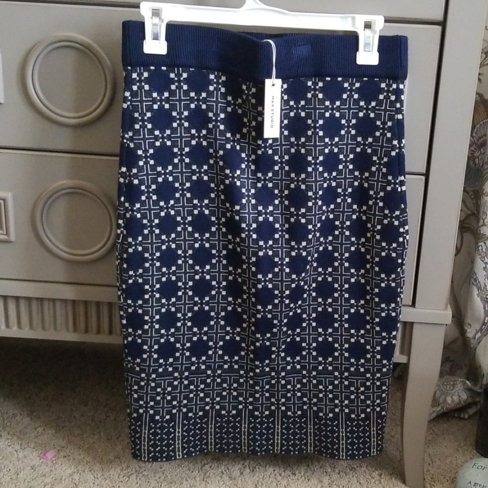 Max Studio blue knit skirt. Size small. NWT